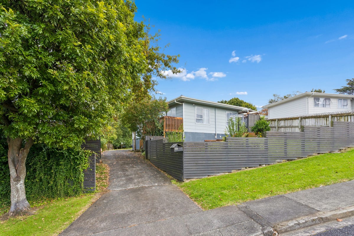 22 Cedar Heights Avenue, Massey, Auckland - Carousel 1