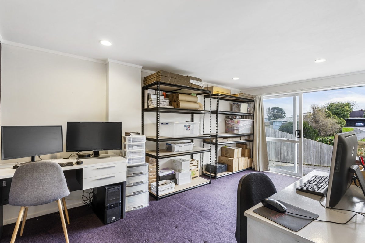 46 Cardiff Road, Pakuranga, Auckland - Carousel 1