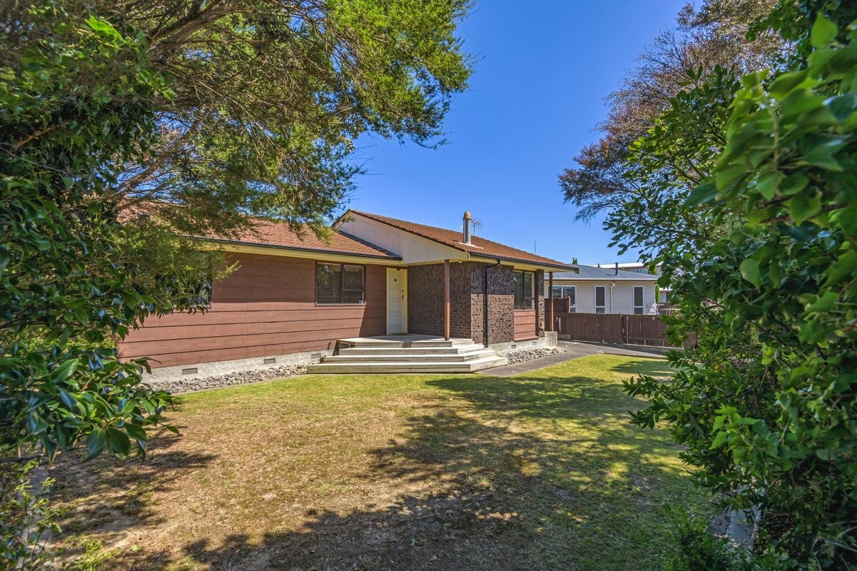 12 Hillcrest Drive, Kelvin Grove, Palmerston North - Carousel 18