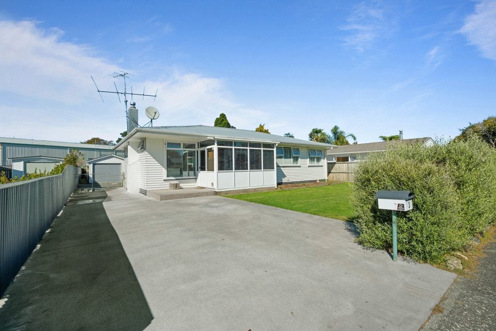 3 Dominey Street, Inner Kaiti, Gisborne - Carousel 2