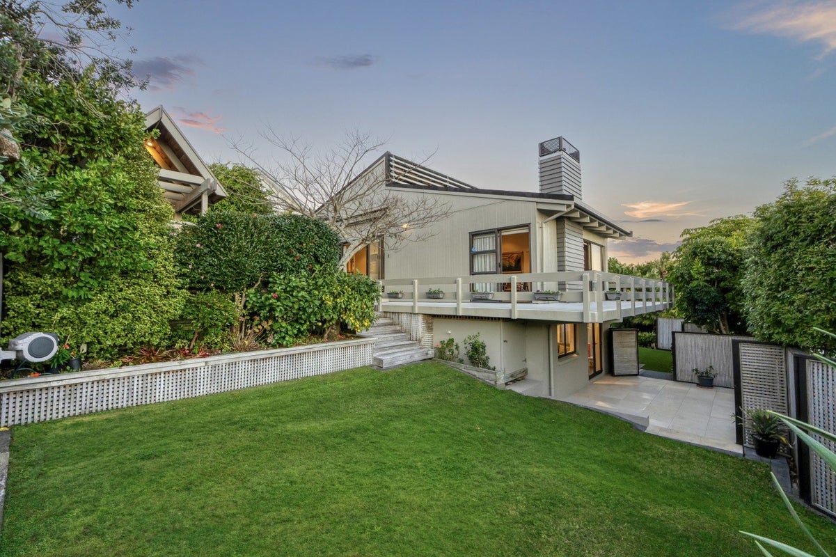 24 Clovelly Road, Bucklands Beach, Auckland - Carousel 1