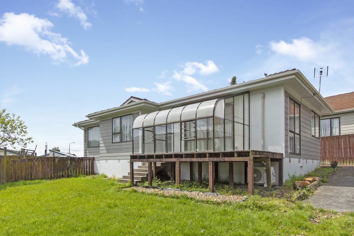 47 Hollyford Drive, Clover Park, Auckland - Carousel 1