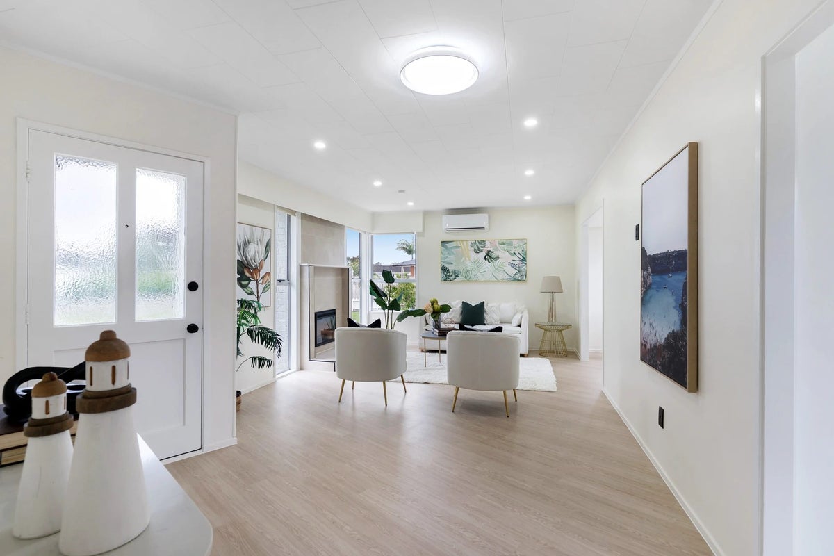 17 Nan Place, Pakuranga Heights, Auckland - Carousel 2