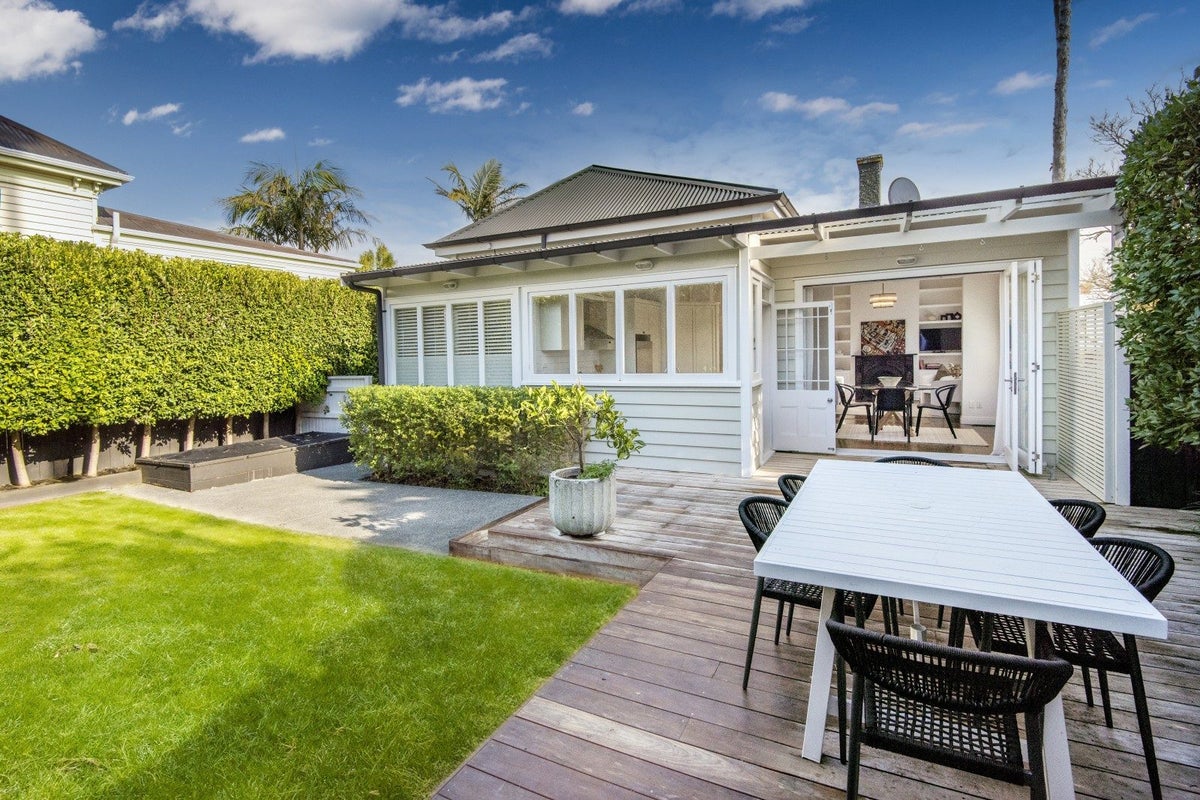 2 Grahame Street, Devonport, Auckland - Carousel 2