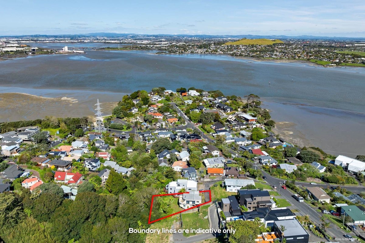 24A Hoskins Avenue, Hillsborough, Auckland - Carousel 2