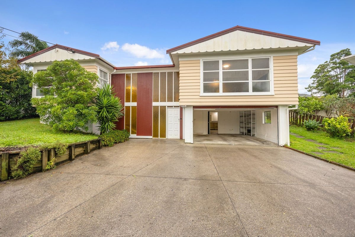 13 Park Hill Road, Birkenhead, Auckland - Carousel 1