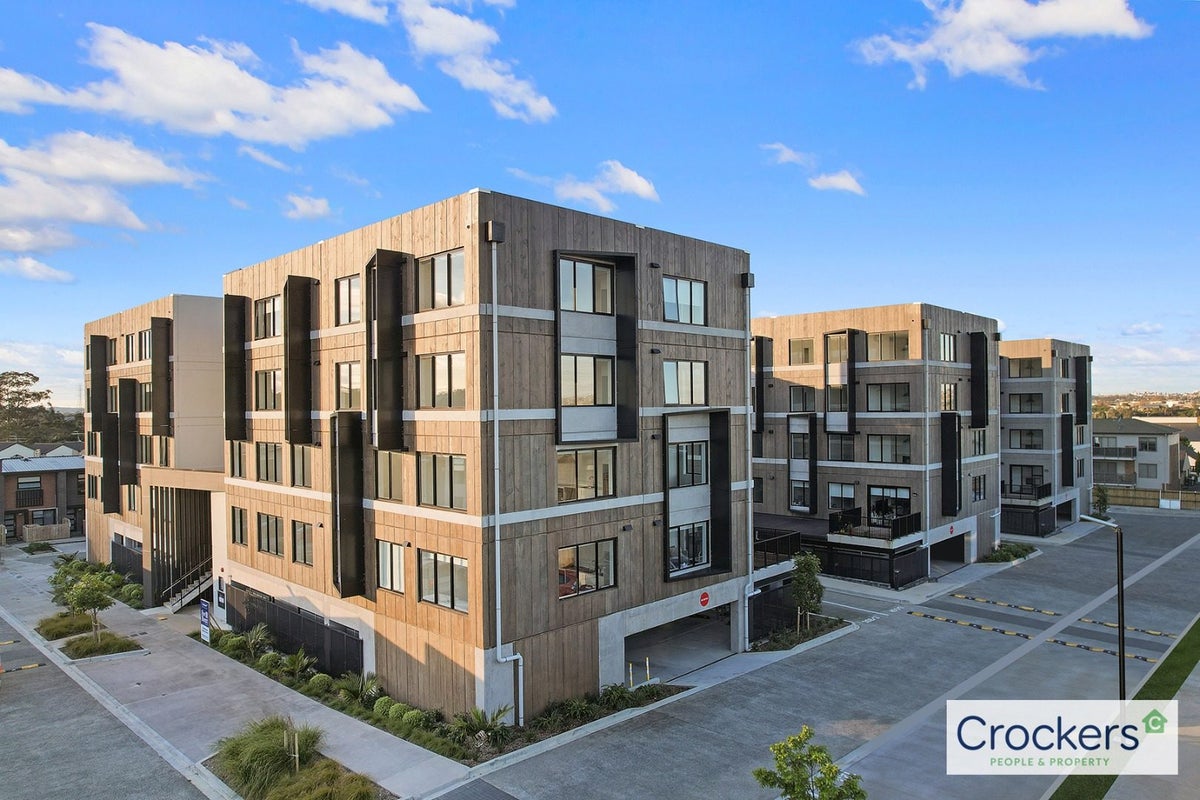 202/7 Rauemi Way, Te Atatu South, Auckland - Carousel 2