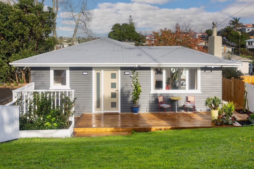 7 Hillview Avenue, New Windsor, Auckland City, Auckland - Carousel 1