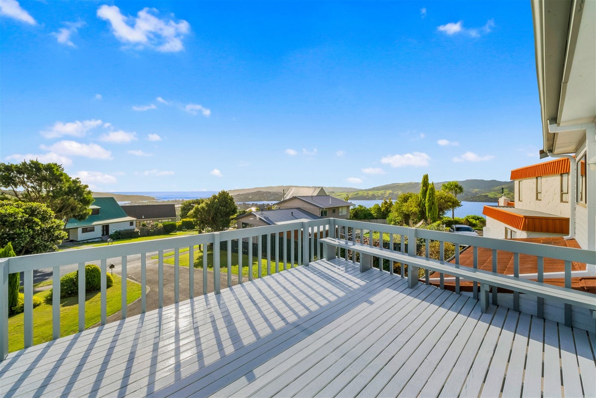 31 Mercury Way, Whitby, Porirua - Carousel 1