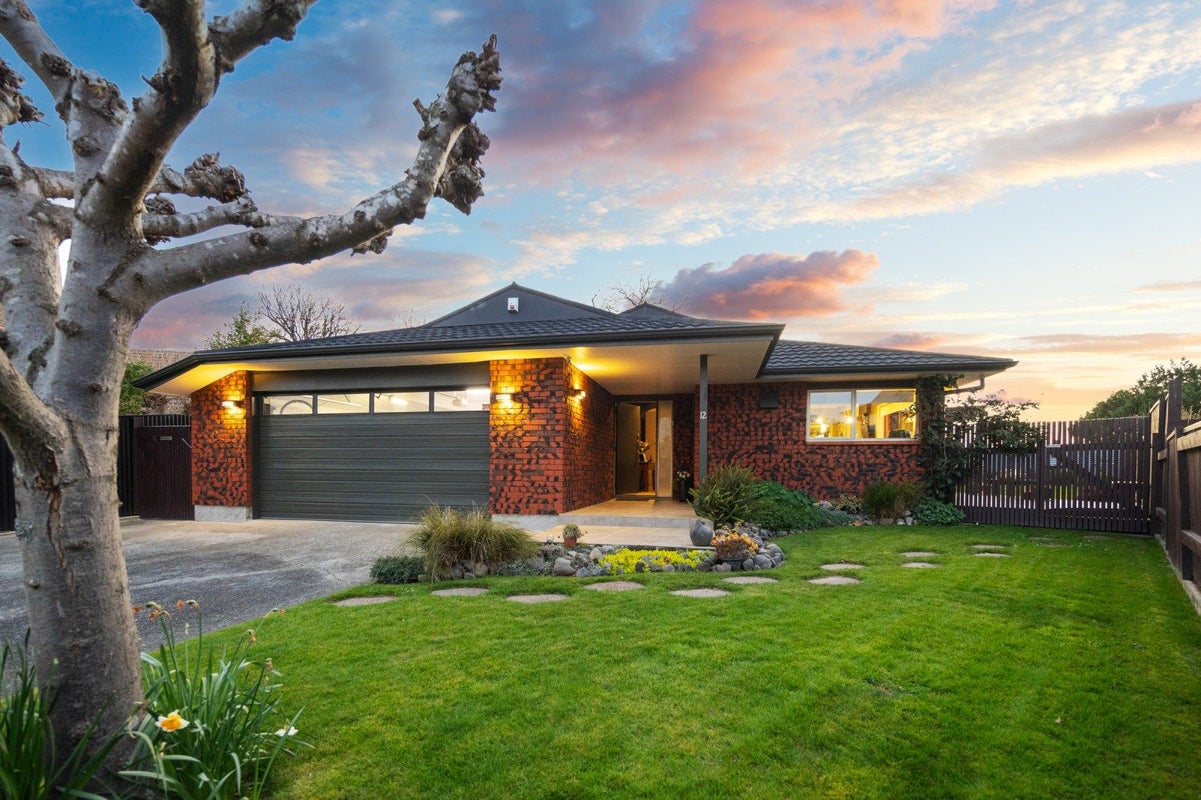 12 Caulfield Place, Awapuni, Palmerston North - Carousel 1