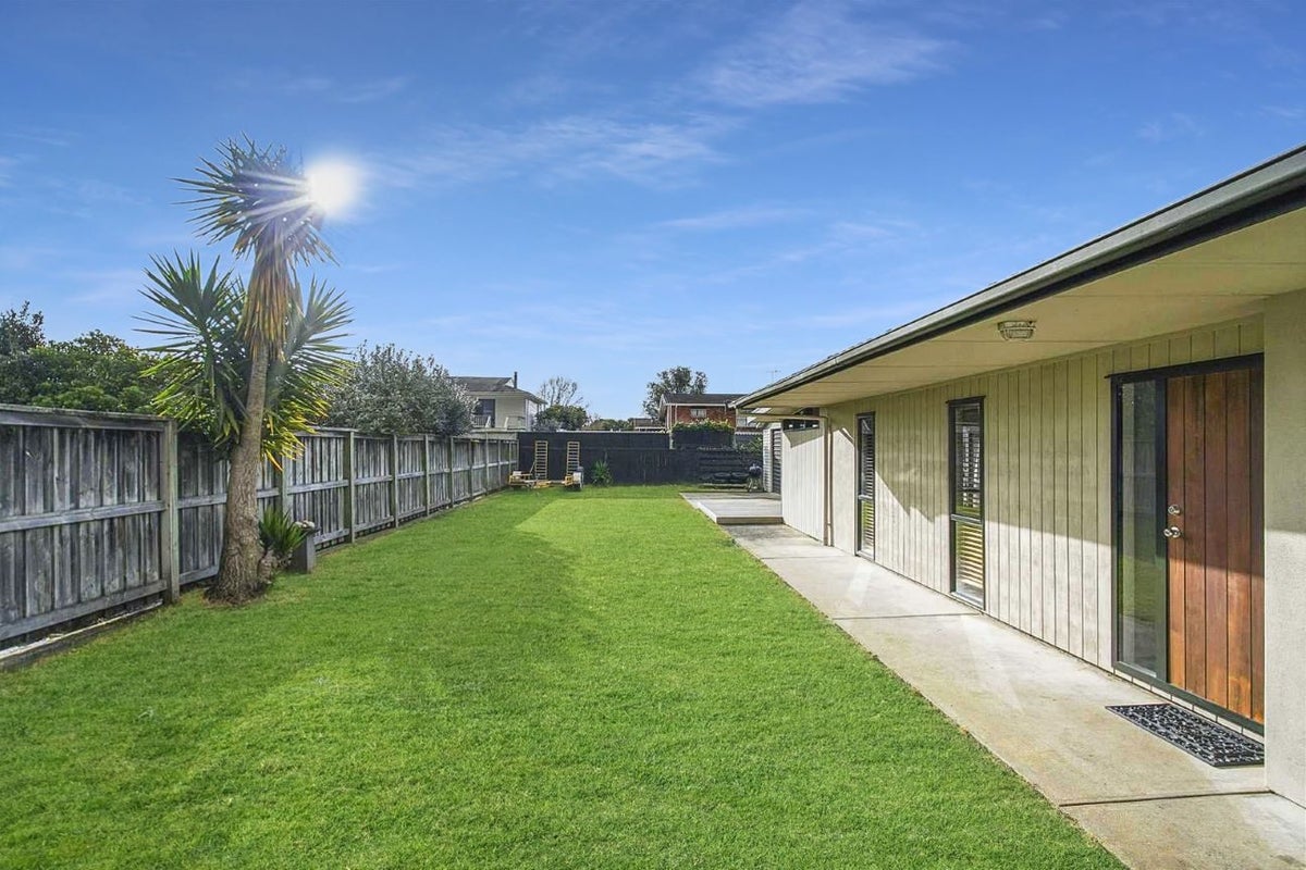 33 Glen Lynne Avenue, Queenwood, Hamilton - Carousel 15