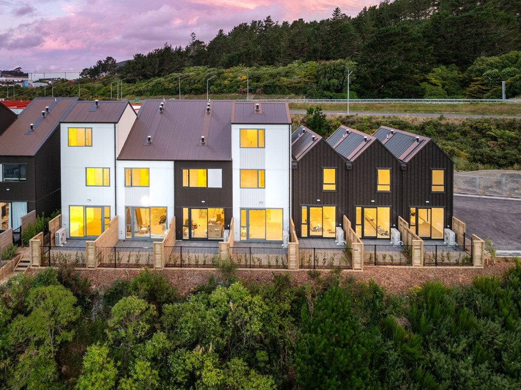 86 Ara Paiwhenua, Tawa, Wellington - Carousel 1