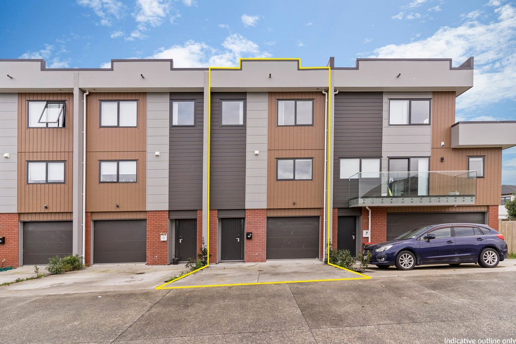 107 Bordeaux Parade, Te Atatu South, Auckland - Carousel 1
