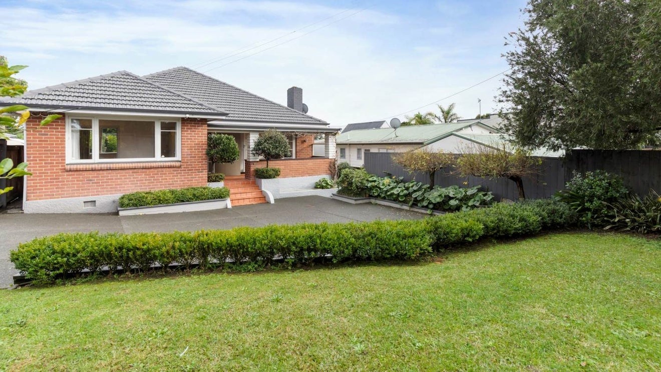 25 Rosier Road, Glen Eden, Auckland - Carousel 1