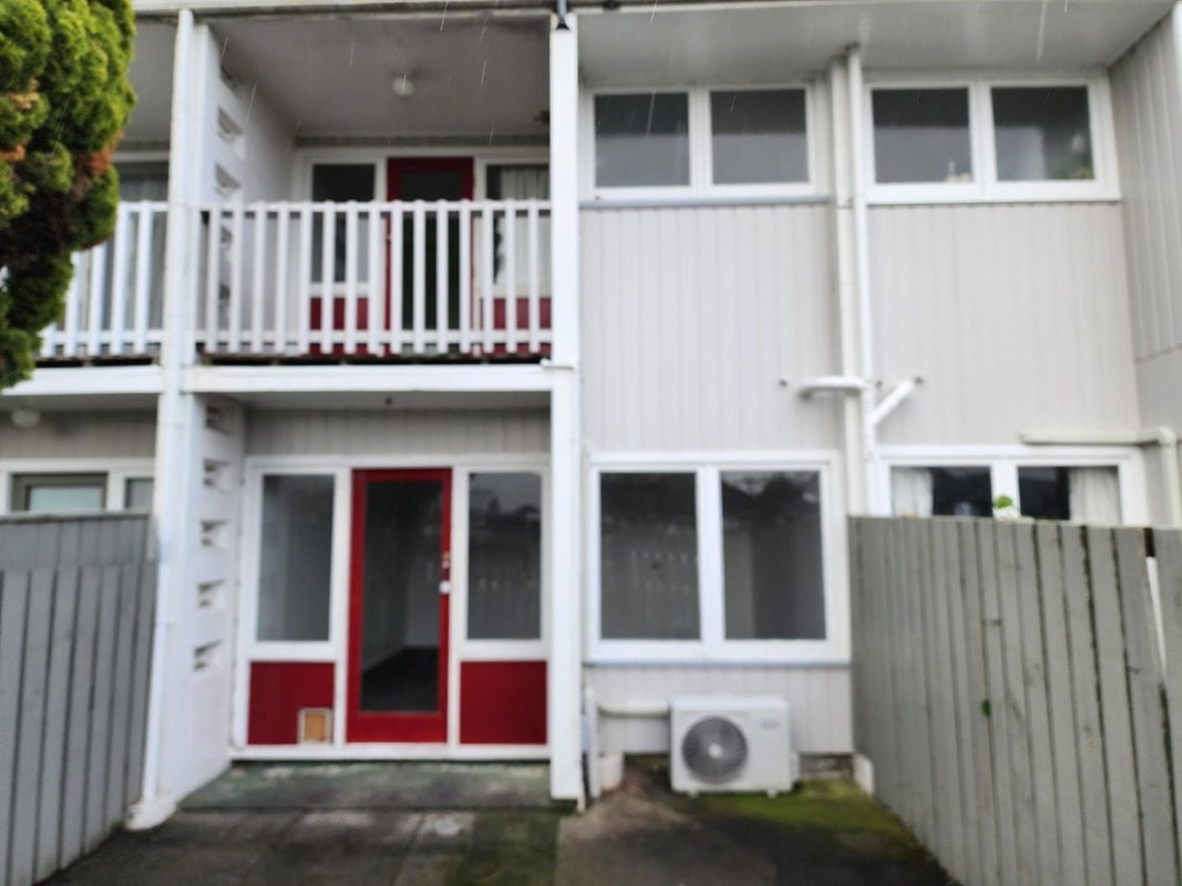 7/6 Keys Street, Elderslea, Upper Hutt - Carousel 1