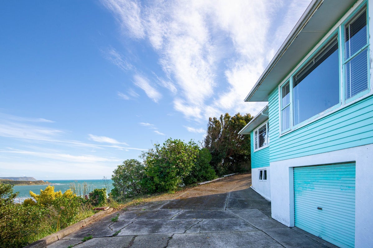19 Walker Avenue, Paremata, Porirua - Carousel 1