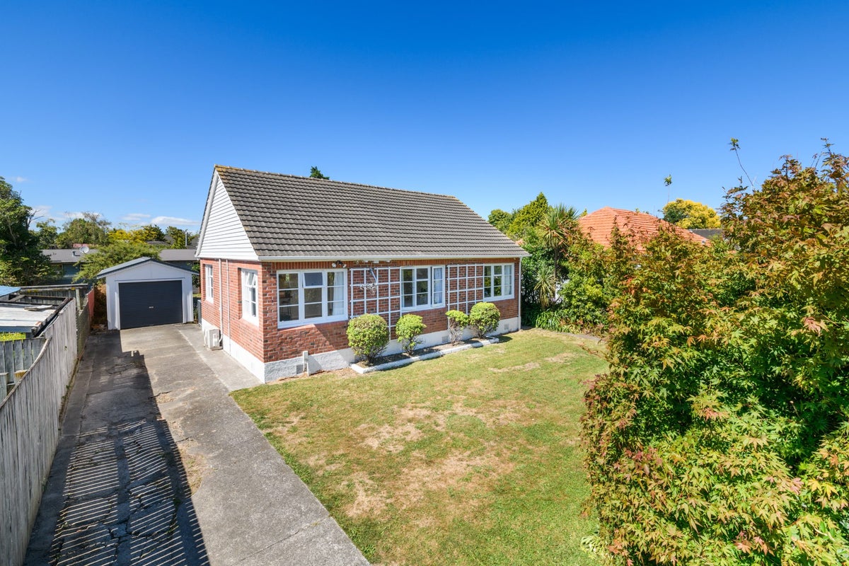 140 Rangiora Avenue, Roslyn, Palmerston North - Carousel 1