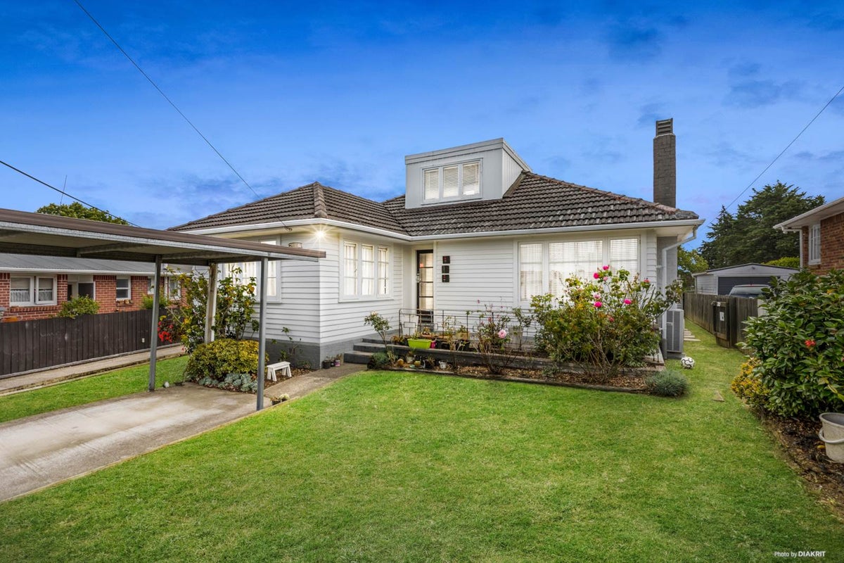 24 Kotuku Street, Te Atatu Peninsula, Auckland - Carousel 2