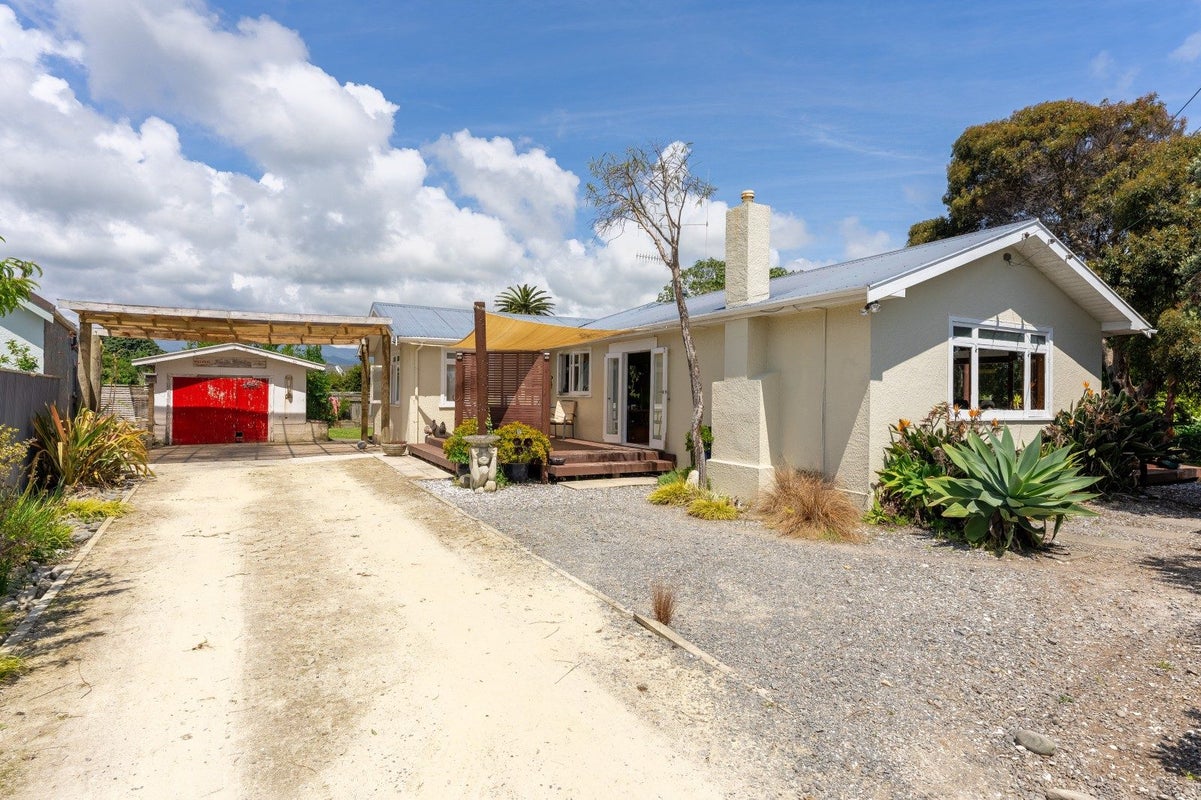 34 Aotaki Street, Otaki - Carousel 2