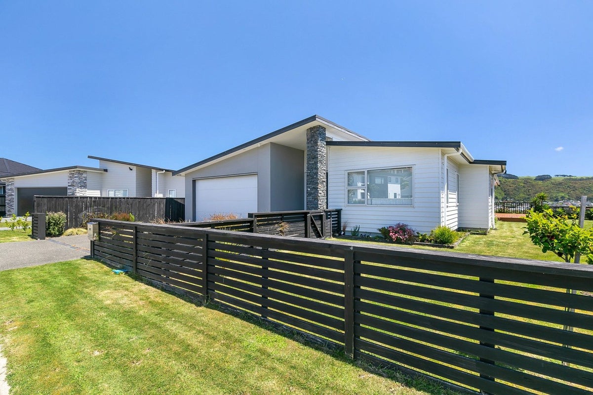 112 John Burke DR, PAPAKOWHAI, PORIRUA - Carousel 1