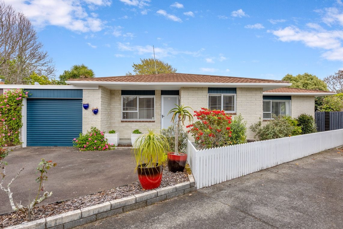 2/10 Nursery PL, Westown, New Plymouth - Carousel 1