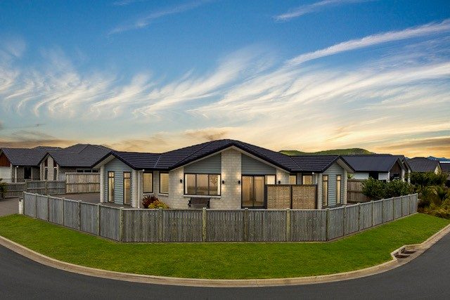 9 Hiria Crescent, Papamoa Beach, Papamoa - Carousel 1