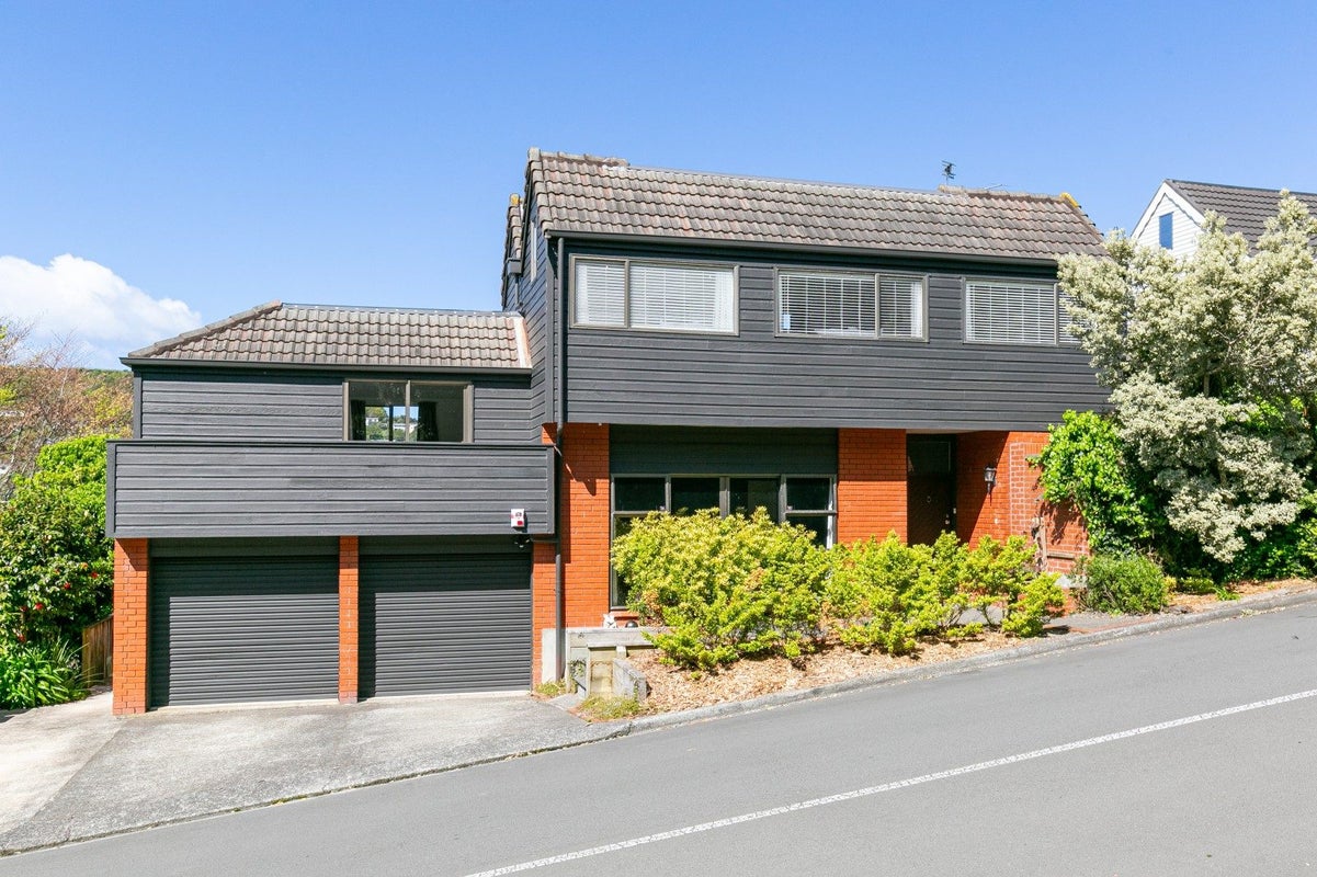 15 Amapur Drive, Khandallah, Wellington - Carousel 1