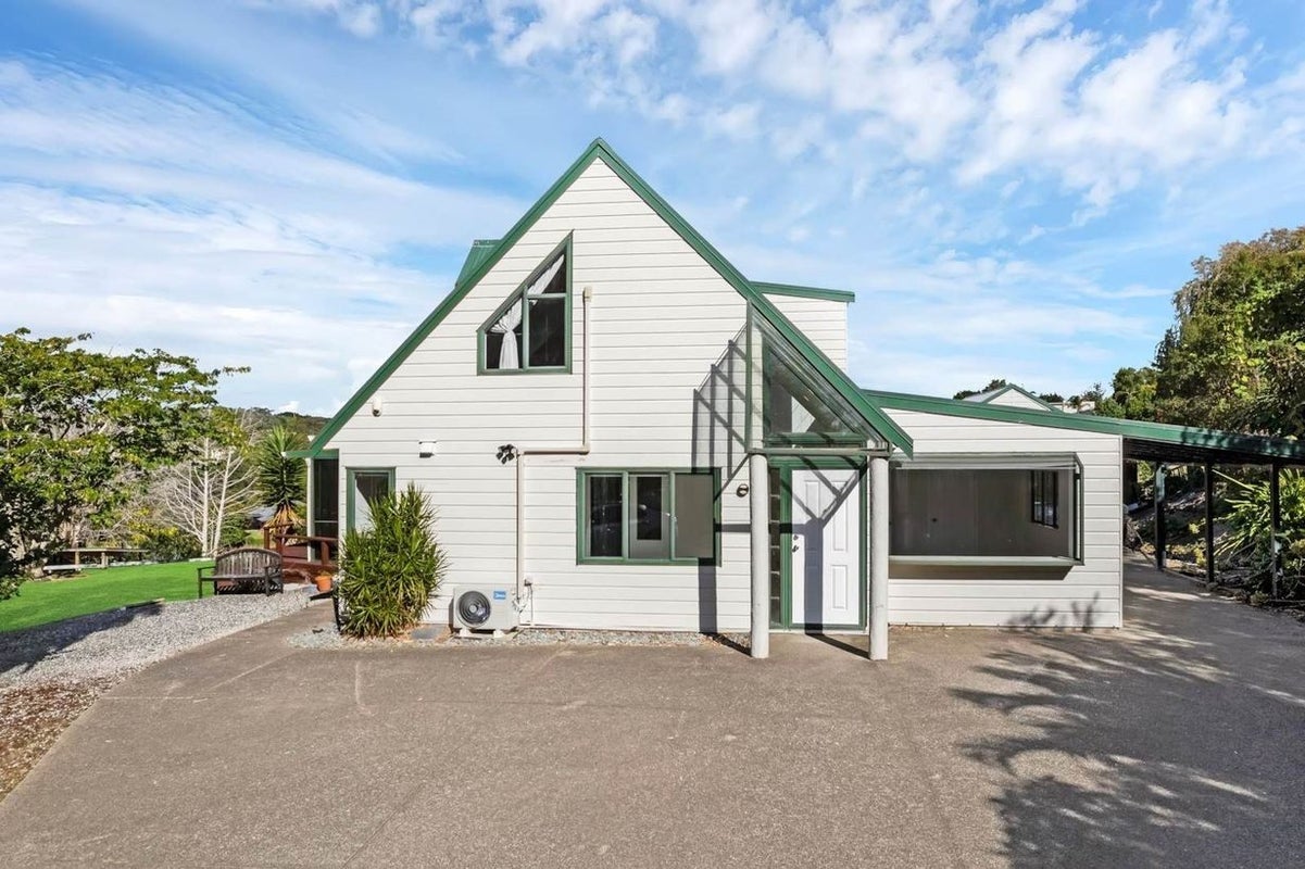 23 Murphys Road, Totara Park, Auckland - Carousel 1