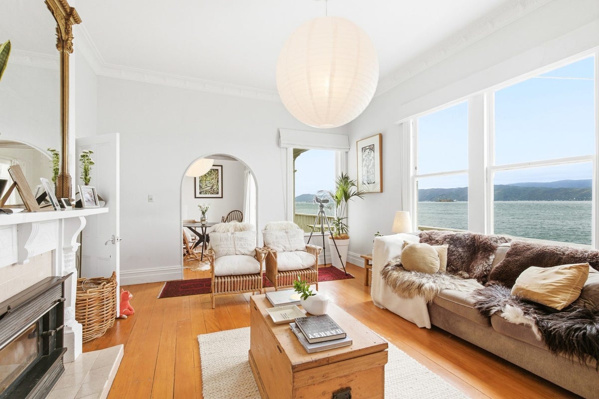 427 Karaka Bay Road, Karaka Bays, Wellington - Carousel 2