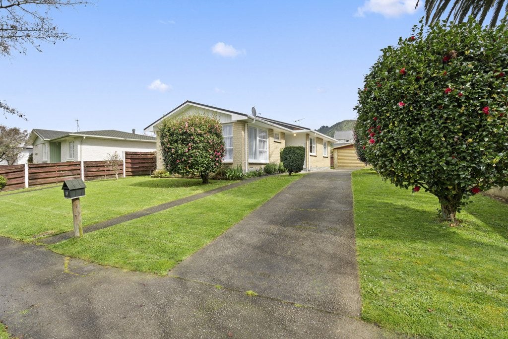 89 California Drive, Totara Park, Upper Hutt - Carousel 1