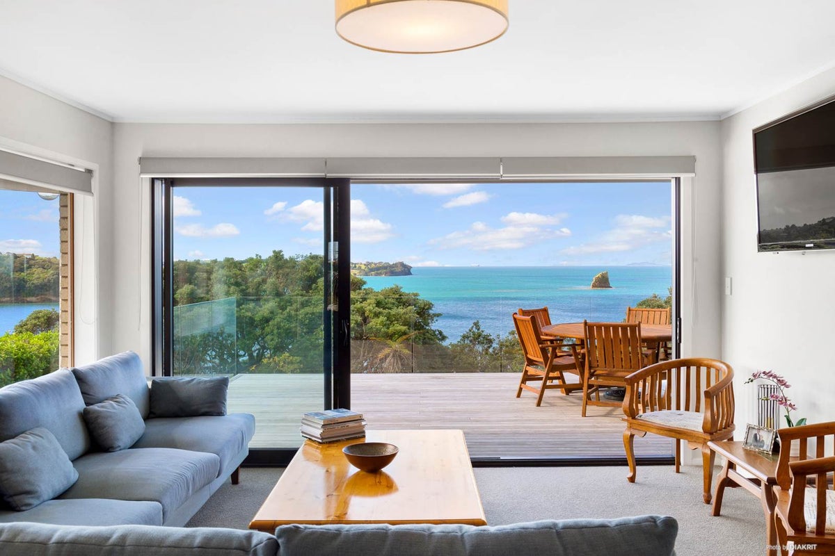 975 Whangaparaoa Road, Matakatia, Whangaparaoa - Carousel 1