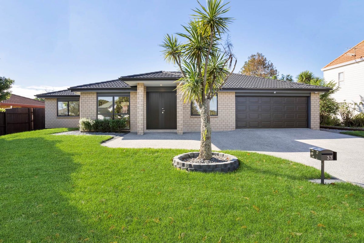 33 Frank Nobilo Drive, Golflands, Auckland - Carousel 1
