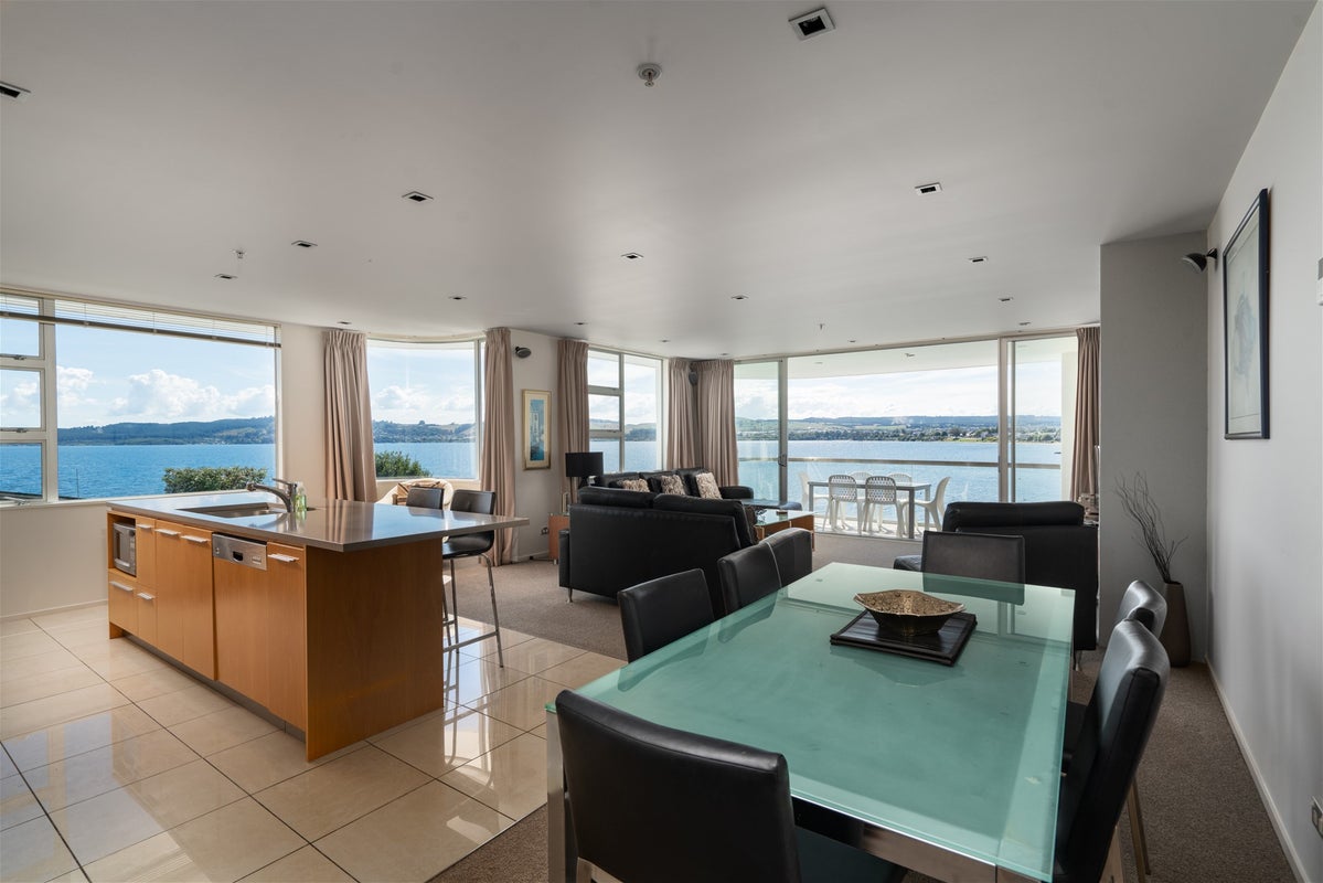 2 Lowell Place, Waipahihi, Taupo - Carousel 2