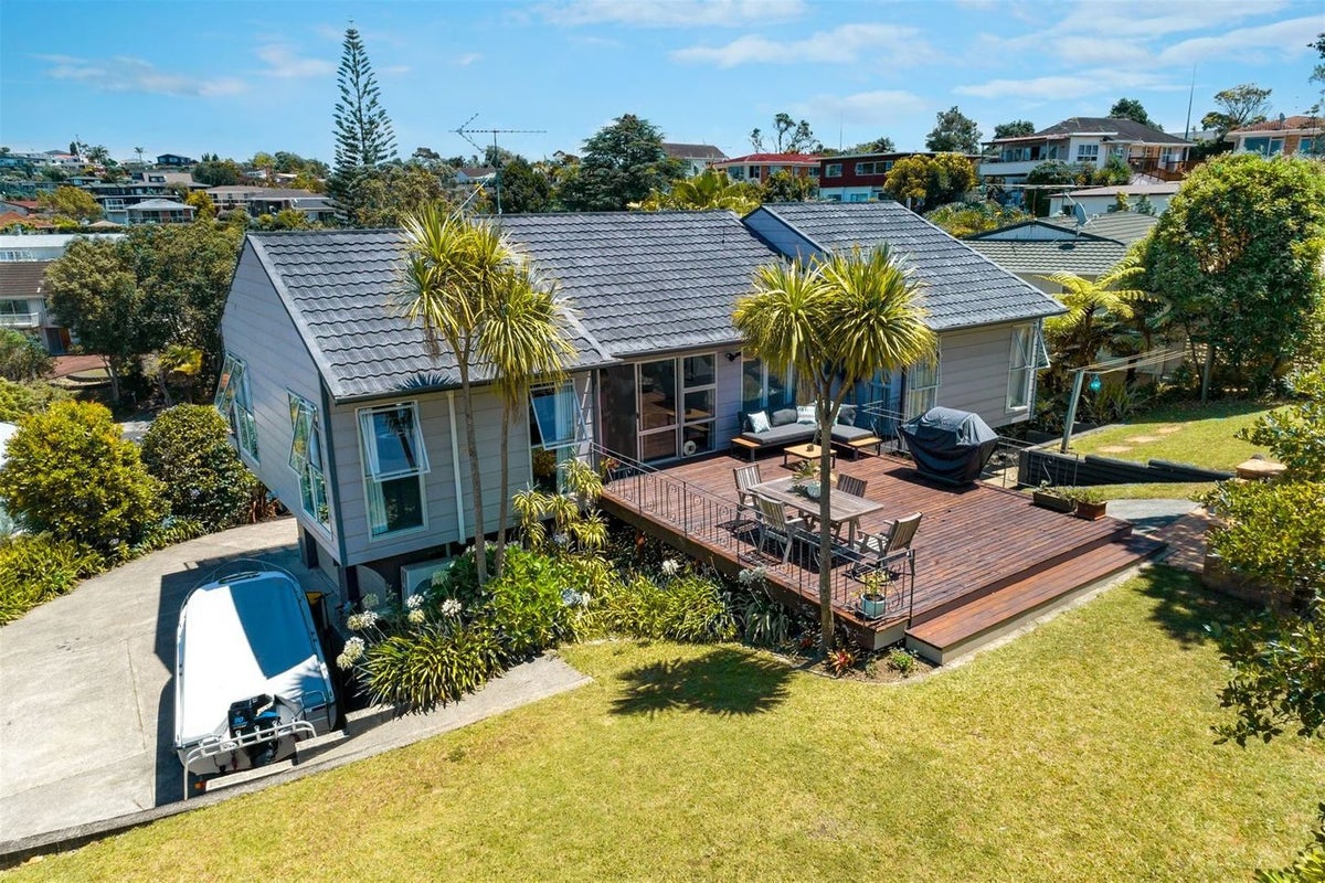 22 Coromandel Crescent, Mairangi Bay, Auckland - Carousel 1