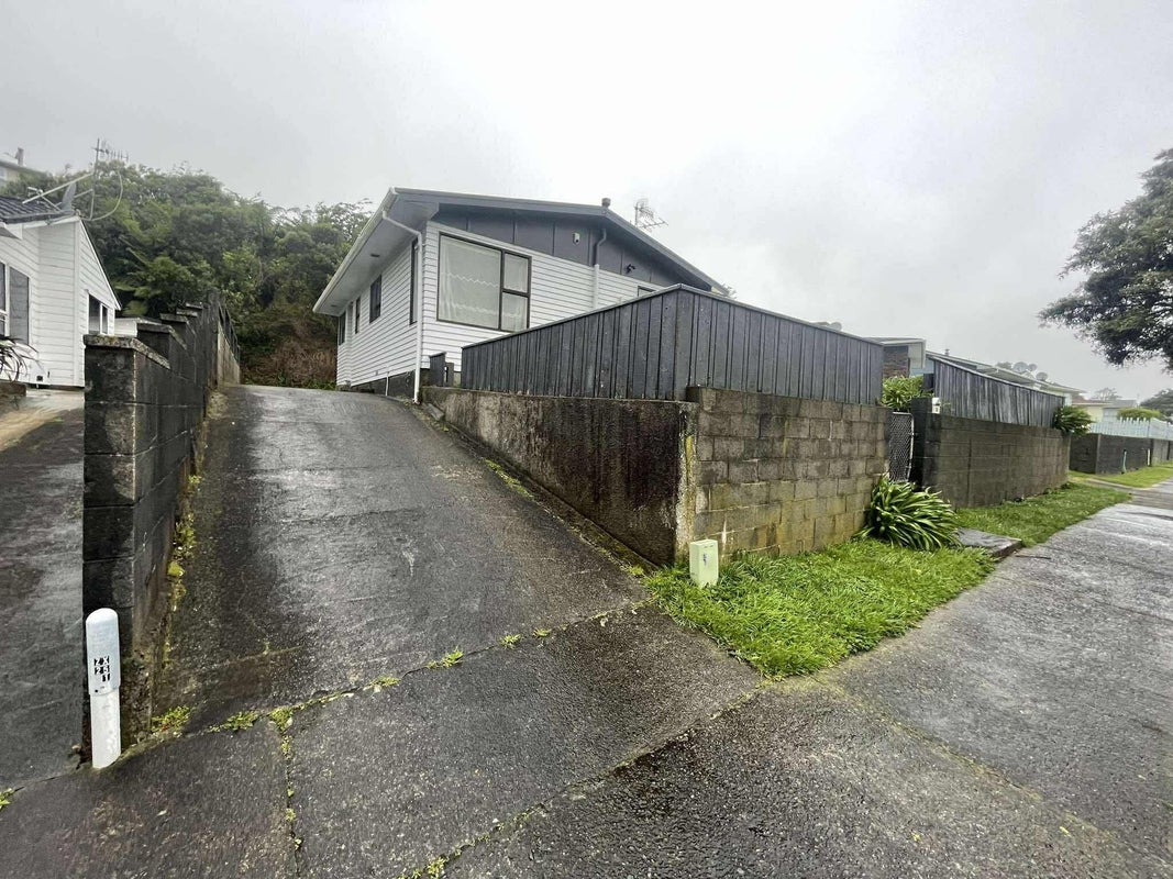 36 Waipounamu Drive, Kelson, Lower Hutt - Carousel 1