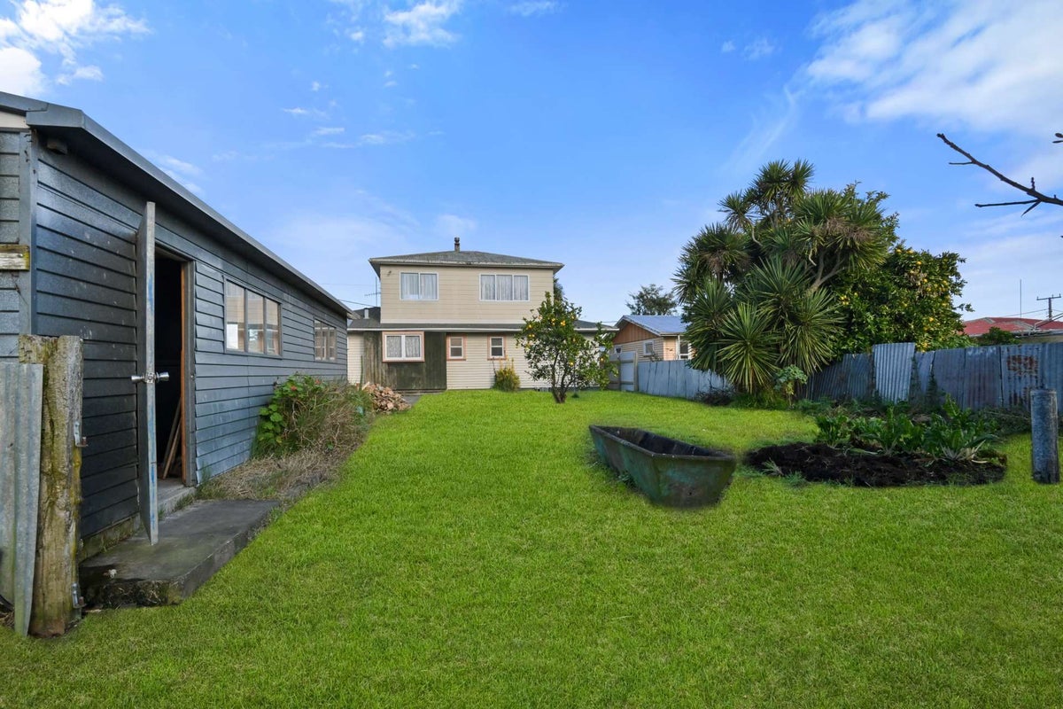 8 Hakiwai Road, Fernhill, Hastings - Carousel 2