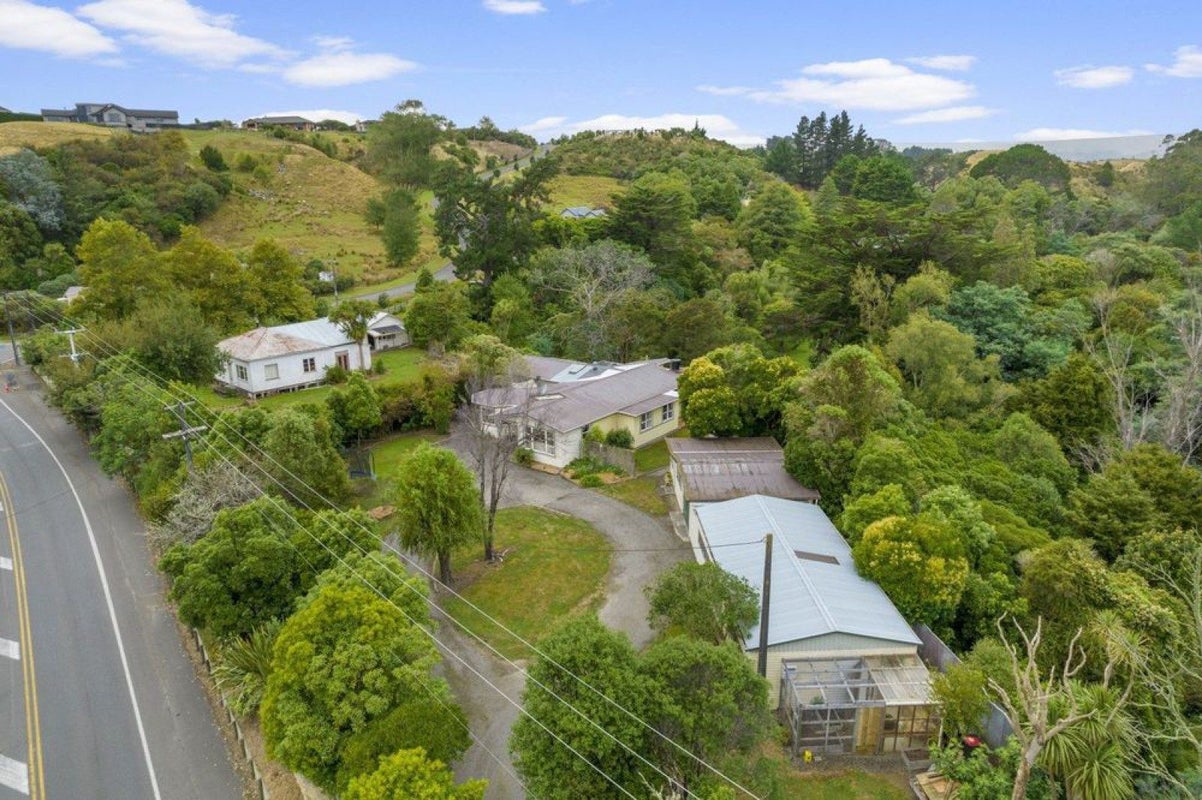 393 Aokautere Drive, Palmerston North - Carousel 37