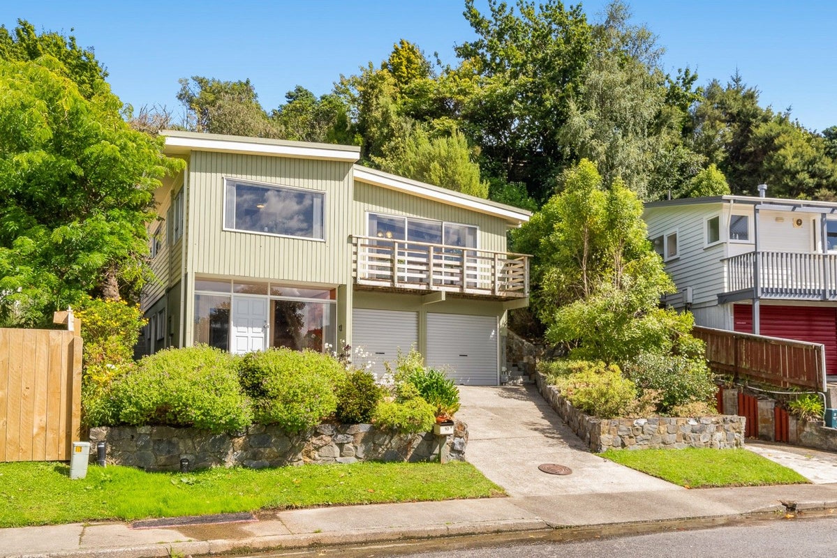 10 Deller Grove, Silverstream, Upper Hutt - Carousel 2