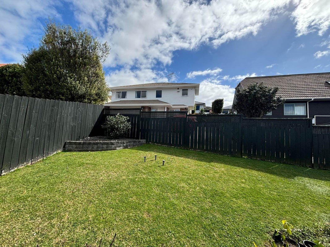 6 Kells Place, Botany Downs, Auckland - Carousel 18