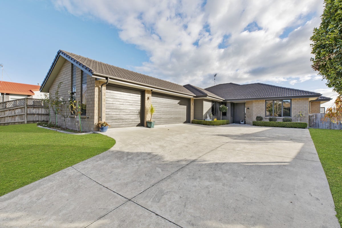 238 Grandview Road, Western Heights, Hamilton - Carousel 1