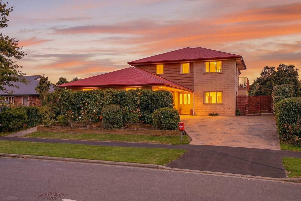 31 Willowview Drive, Redwood, Christchurch - Carousel 1