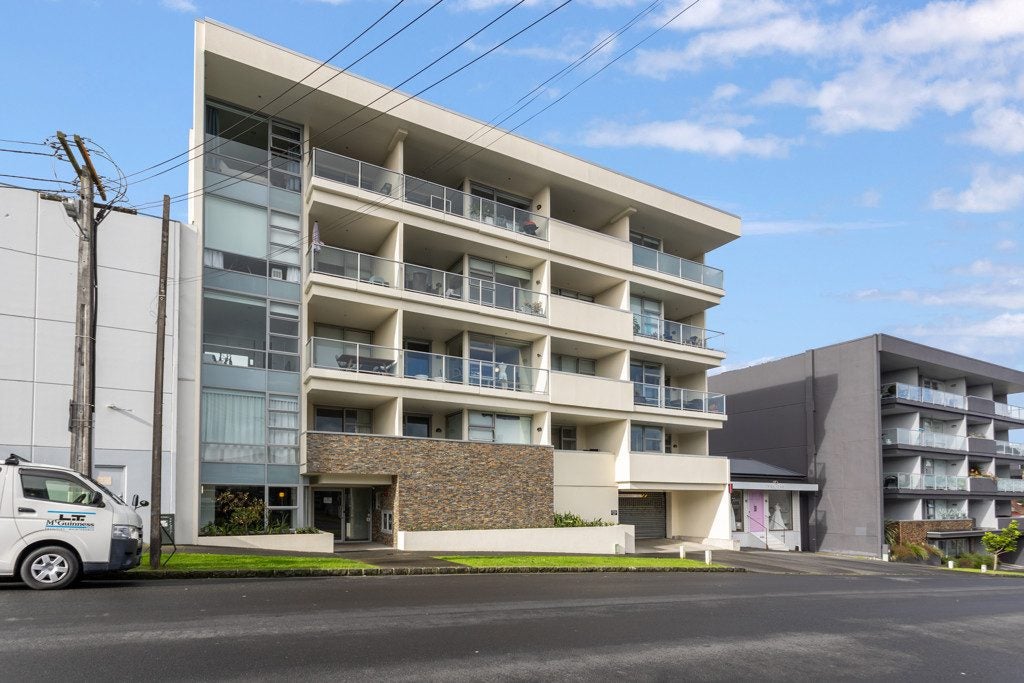 3C/39 Mackelvie Street, Grey Lynn, Auckland - Carousel 2