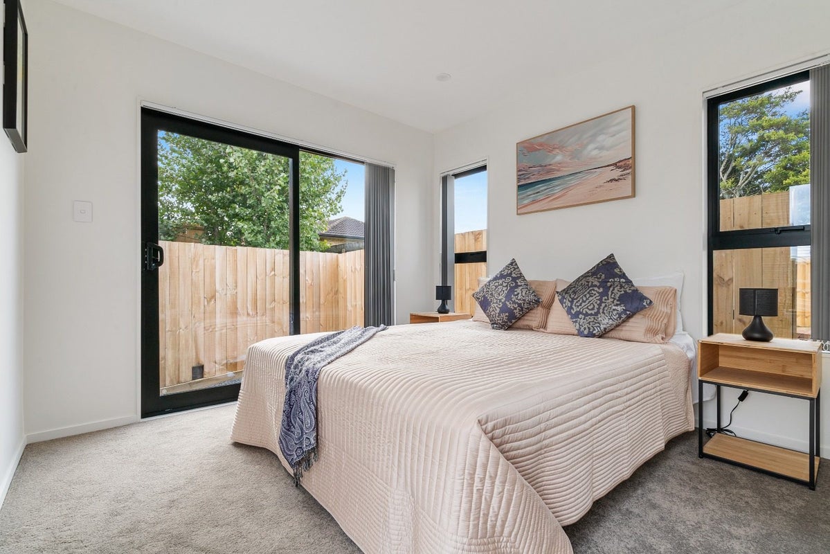 4/32 Tapuwae Way, Mangere Bridge, Auckland - Carousel 1