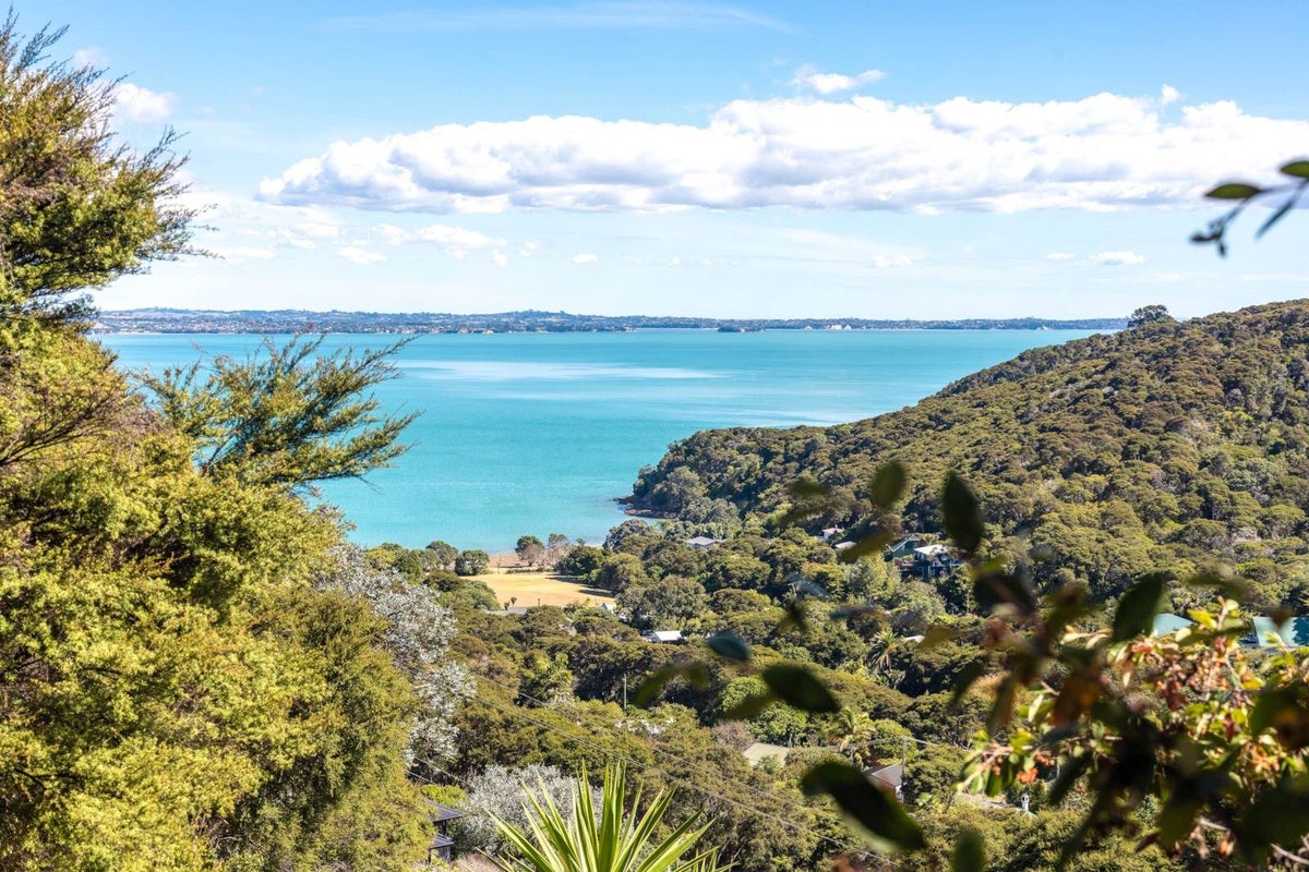 20 Okoka Road, Omiha, Waiheke Island - Carousel 2