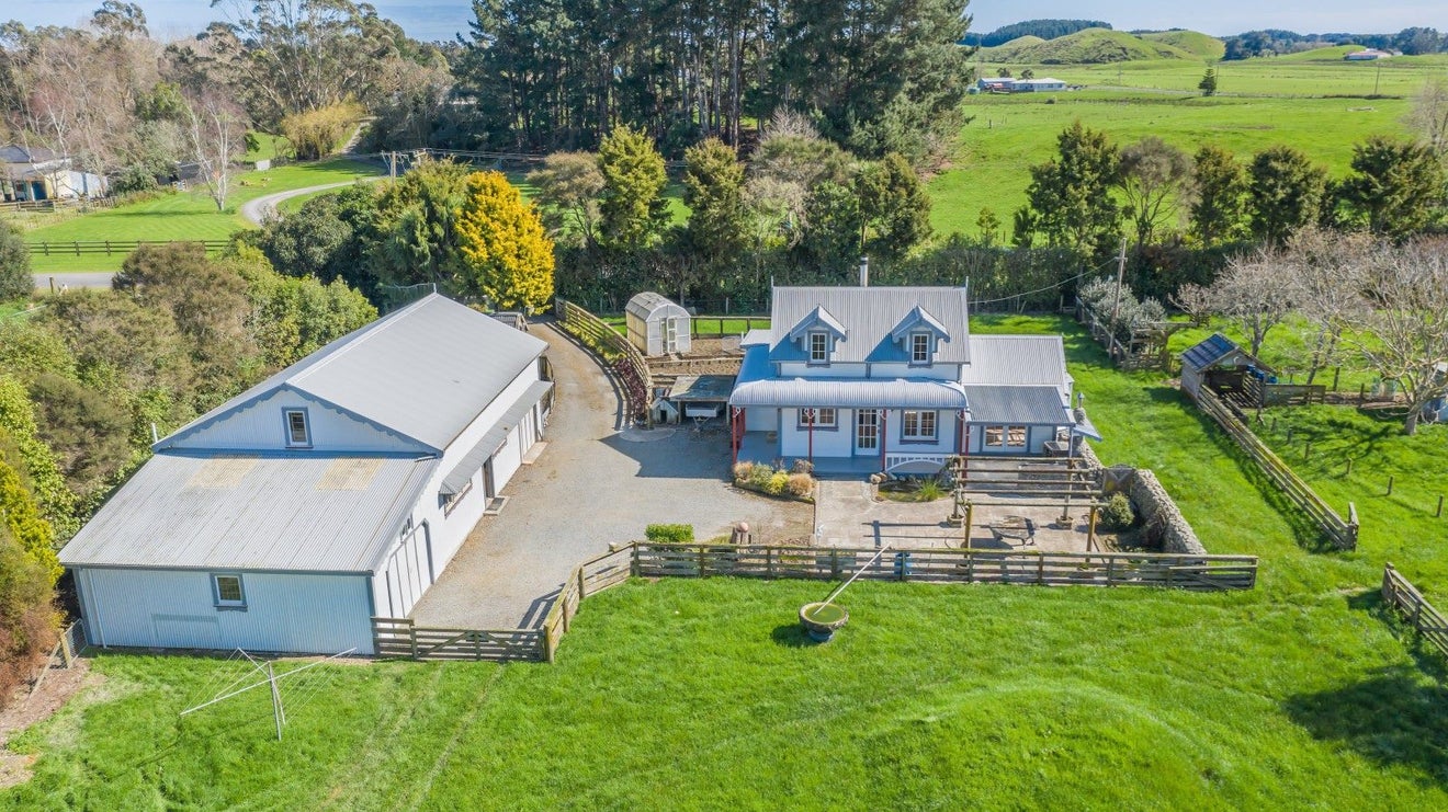 23 Painua Road, Hokio Beach, Levin - Carousel 1