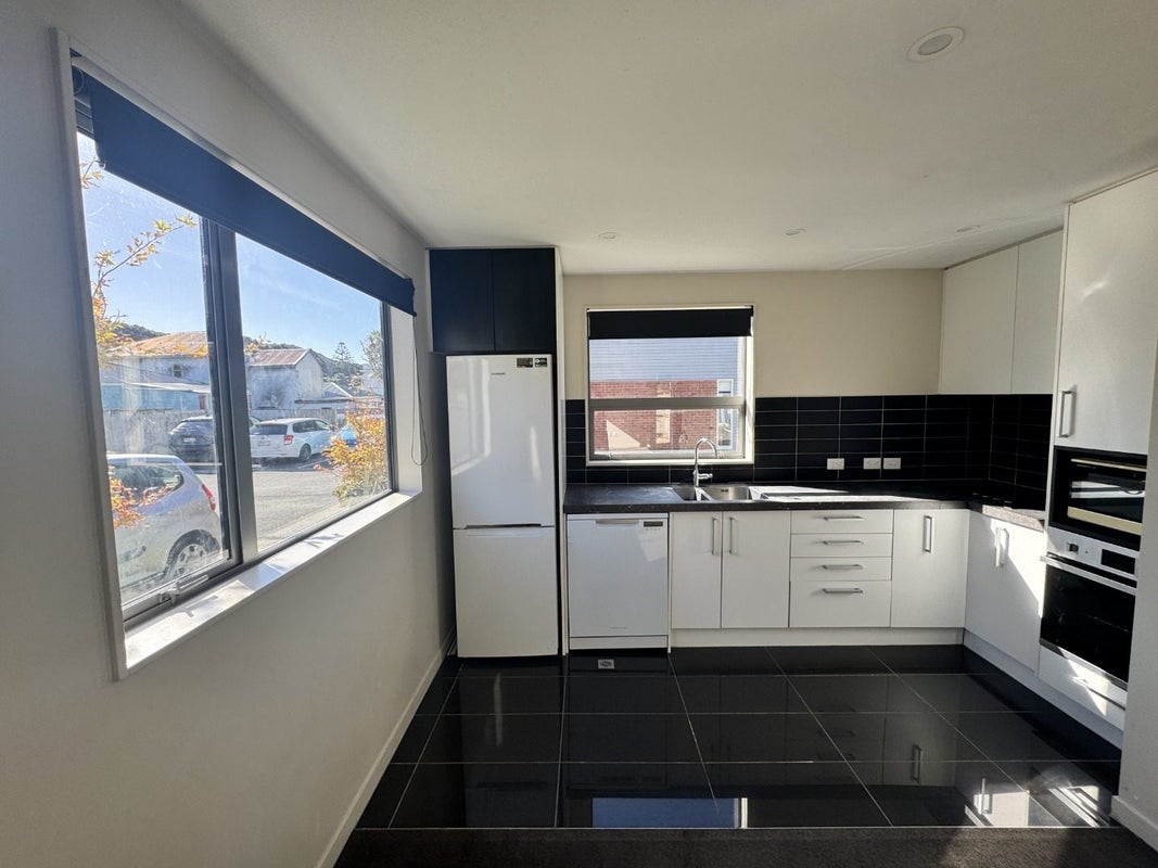 19/31 Princess Terrace, Newtown, Wellington - Carousel 2