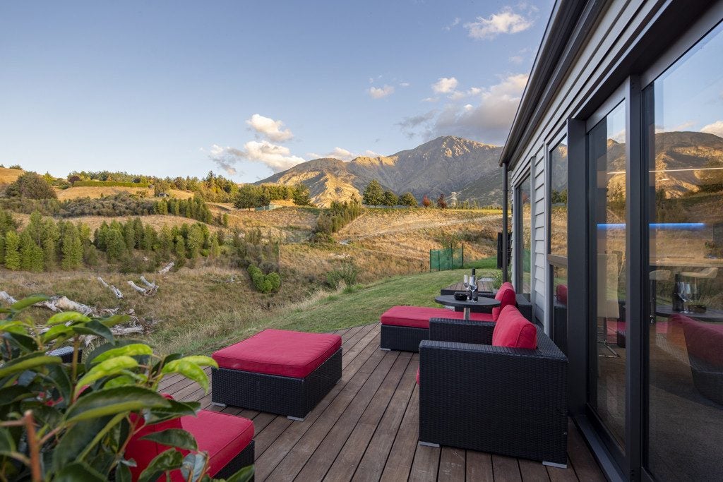7 Longlands Street, Lake Hayes, Queenstown - Carousel 1