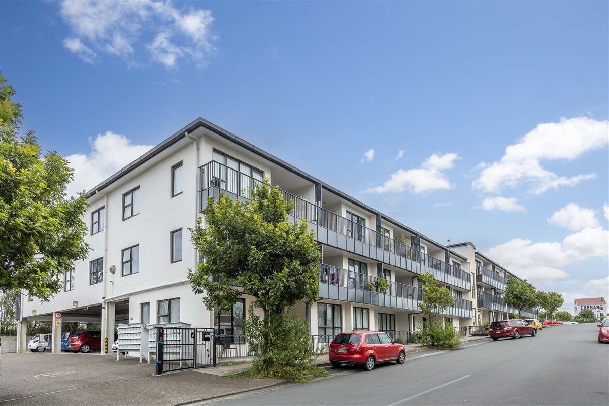 1E/1 Wadier Place, Henderson, Auckland - Carousel 1
