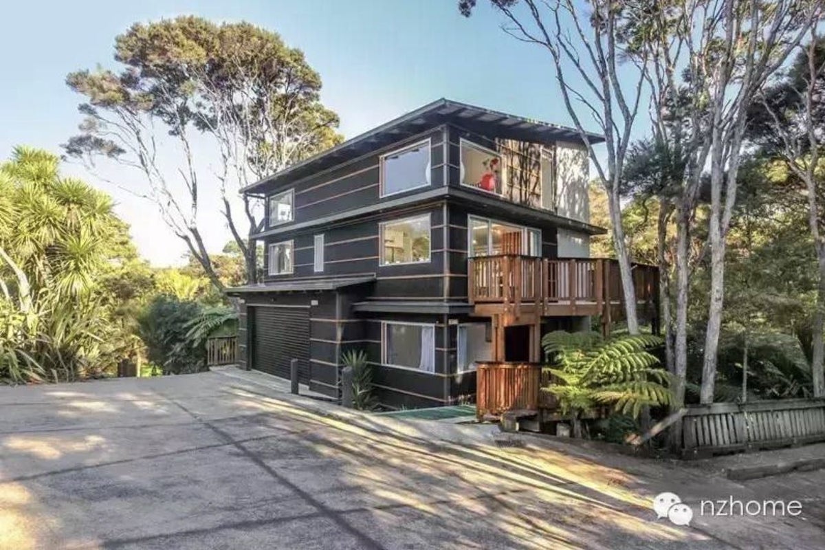 51E Rimutaka Place, Titirangi, Auckland - Carousel 1