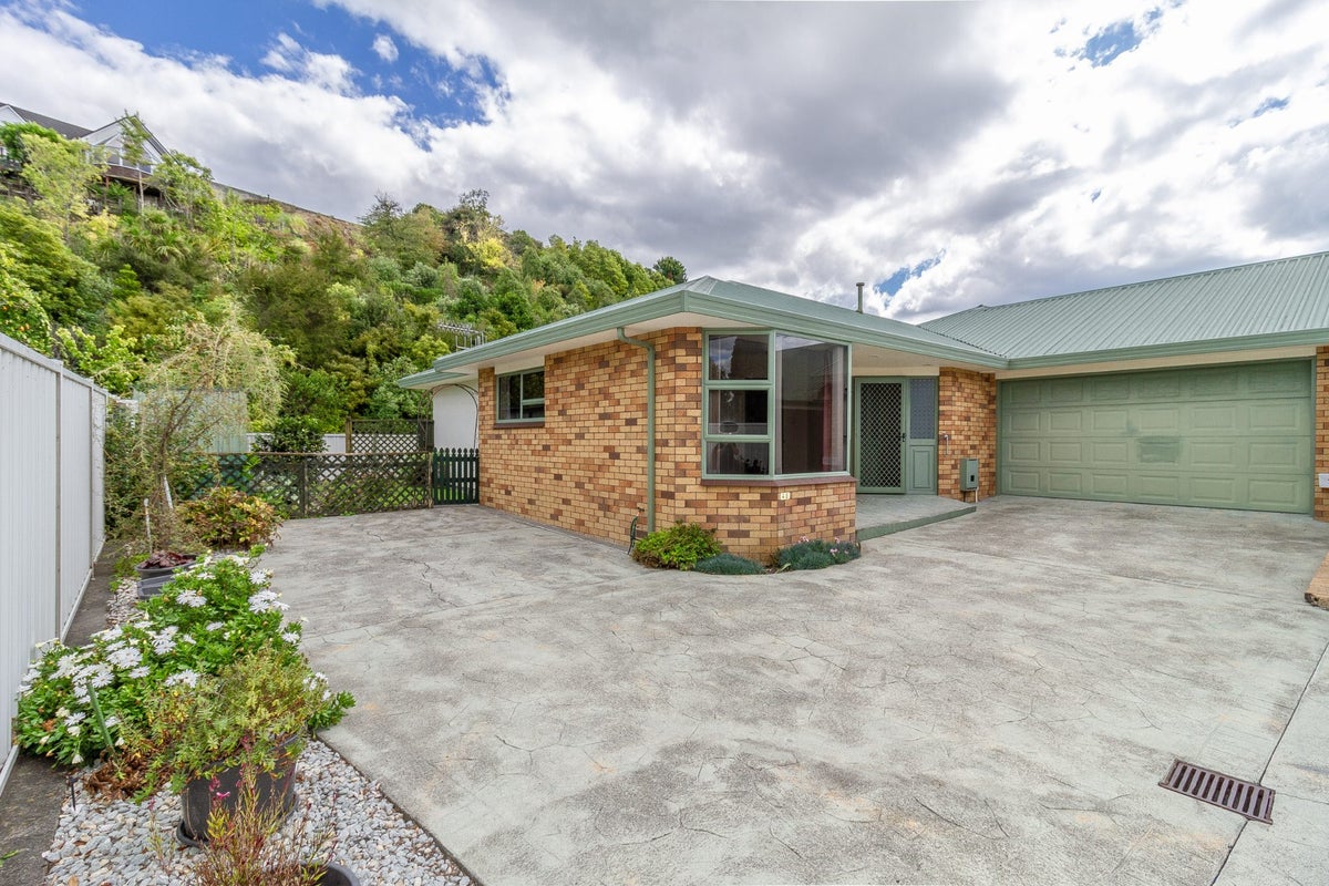 48 Pukekura Place, Taradale, Napier - Carousel 1